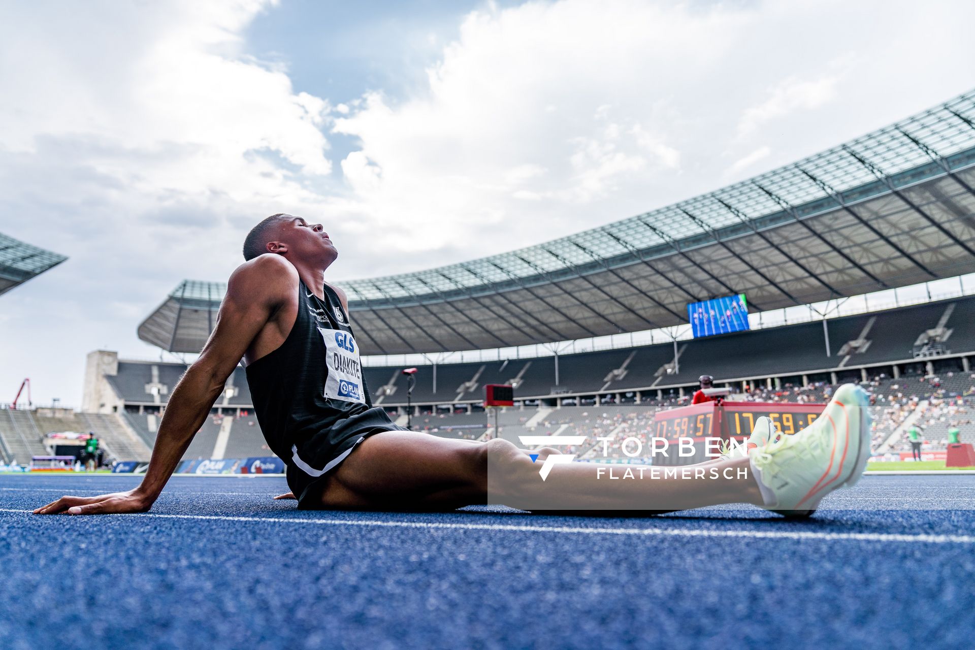 Malik Diakite (Hannover 96) nach dem 400m Halbfinale waehrend der deutschen Leichtathletik-Meisterschaften im Olympiastadion am 25.06.2022 in Berlin